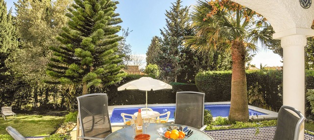 Bungalow in Torremolinos, a short distance from the beach and the port of Benalmádena in Torremolinos