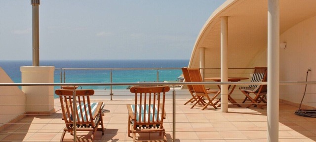 Bungalow with a private pool and fiber-optic internet, near the ocean, with a covered patio. in Costa Calma