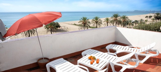 CA L'ORTÍ - BIG HOUSE FOR 14, TWO STEPS FROM THE BEACH AND 15 MIN FROM BARCELONA in Masnou (El)