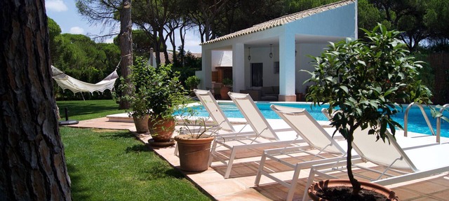 Casa Gabriel. Cortijo-style beach house, 600m to sea in Roche