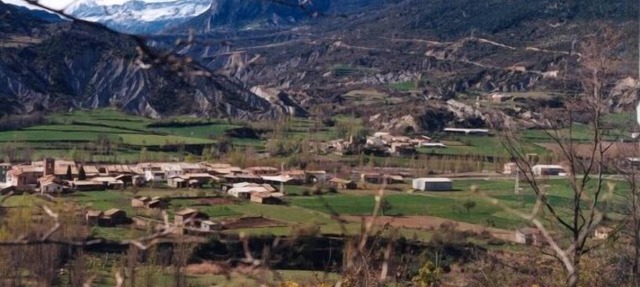 Casa Pabán apartments for 6 people, with beautiful views of the river and mountains in Morillo de Liena
