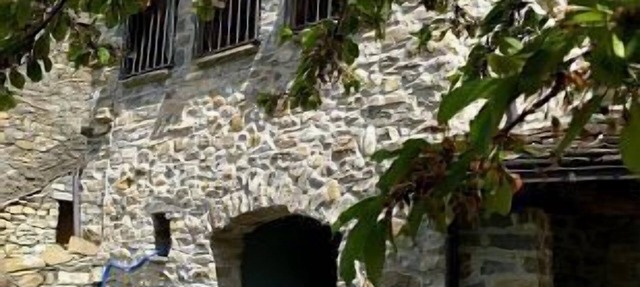 Castle House for 4 people in Puértolas