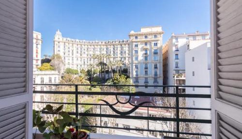 Central Flat with Beautiful view and balcony in Nice