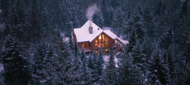 Chalet Red Deer at Fiddler Lake with Spa, Sauna, and Private Pool in Mille-Isles