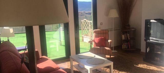 Charming Apartment in Jaca with Terrace and Parking in Jaca