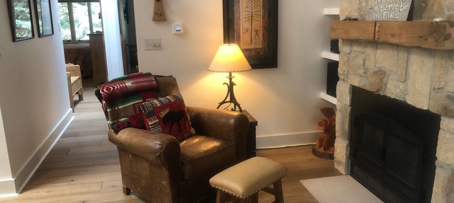 Charming, bright Vail Condo Steps Away From Village & The Mountain. in Vail