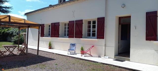 Charming Maison de Plein-Feet in the heart of the Périgord Blanc region of the Dordogne. in Saint-Front-de-Pradoux
