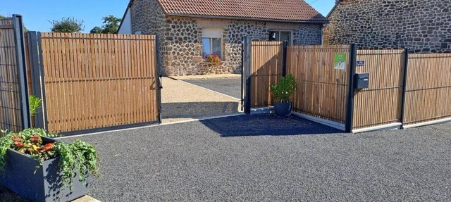Charming granite house with enclosed garden, all inclusive, near Domfront in Saint-Mars-d'Égrenne