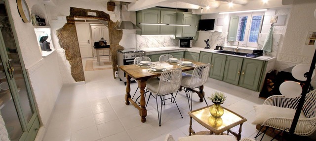 Charming Masia with fireplace in the forest 10 minutes from Girona in Celrà