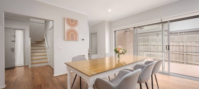 Charming & Modern Mountain View Townhouse in Boronia
