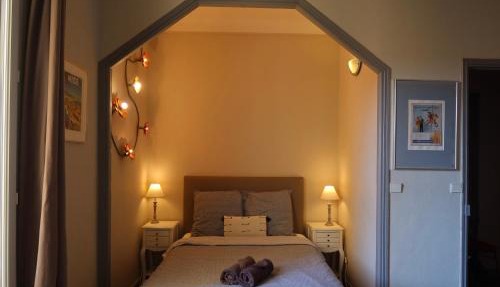Charming studio overlooking a beautiful garden in Nice