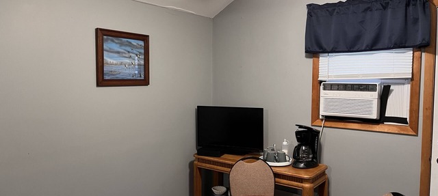 Cheerful 3 bedroom cottage with River access. in Clay Township
