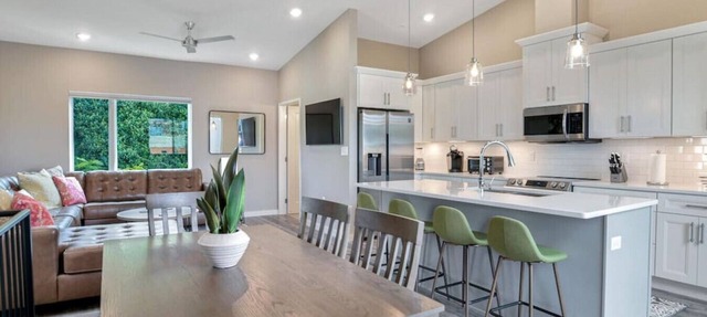 Chic Southside Three King Bedroom Townhome in Asheville