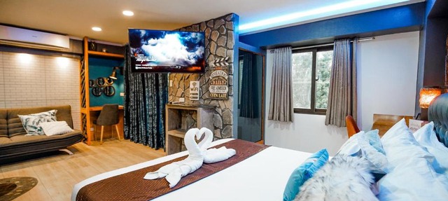 CLOCKWORKORANGE Luxury Studios with Netflix in Mactan