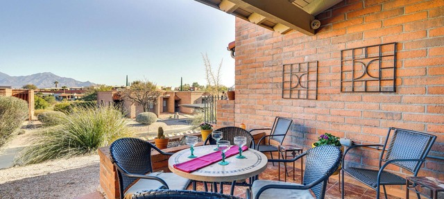 Close to Golf: Mtn-View Townhome in Green Valley in Green Valley