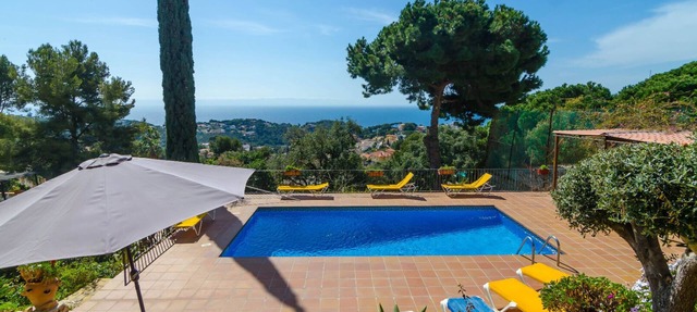 Club Villamar - Spacious, authentic Spanish villa for 8 persons with plenty of comfort and privac. in Lloret de Mar