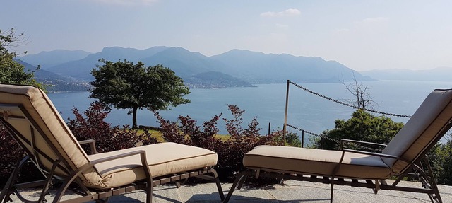 Country estate Cascina Borchina "LA FINCA" dream lake view, tranquility, nature, elegance, organic in Maccagno con Pino e Veddasca