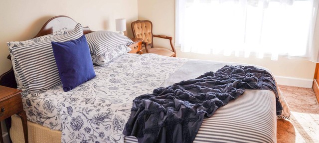 Comfortable 3 bedroom home > for work, rest or play! in Casterton