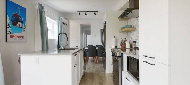 condo 3 chambres avec foyer,837 shefford suite 200 in Bromont