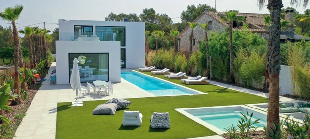 Contemporary Luxury Design Villa in Vineyards Close to Barcelona in L'Arboçar