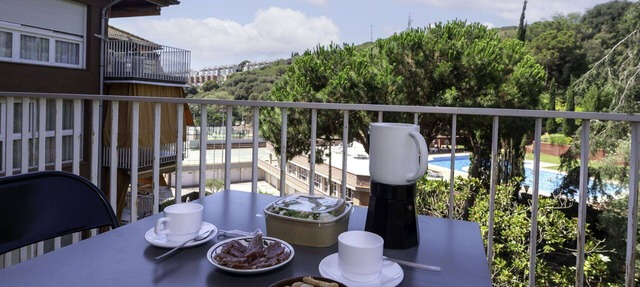 Cosy apartment for 5 guests with WIFI, pool, TV and balcony in Caldes D'estrac