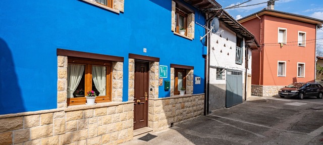 Country House 'Nuberu' with Mountain View, Wi-Fi and Air Conditioning in Soto de Dueñas