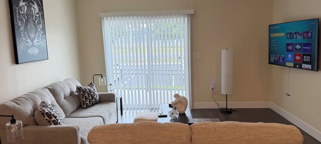 Cozy 2-bedroom apartment in Dover, walking distance to the Motor Speedway. in Dover