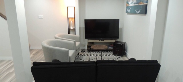 Cozy 2-Bedroom basement Suite with Private entrance South Winnipeg. in Winnipeg