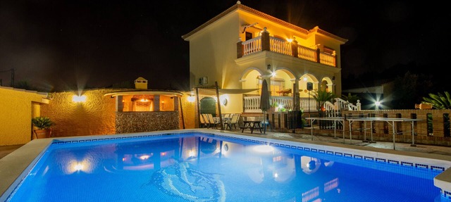 Cubo's Villa Torre Encina/air conditioning/free wifi/private pool/terrace in Alhaurin de la Torre