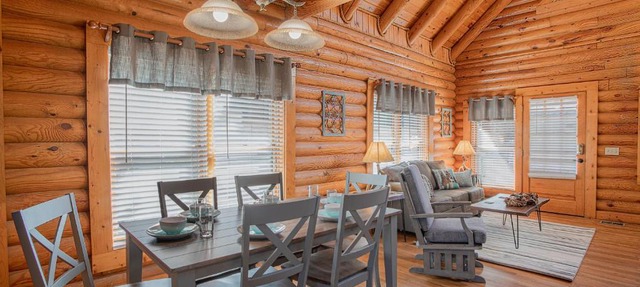 Deer Tracks Retreat in Pigeon Forge! in Pigeon Forge