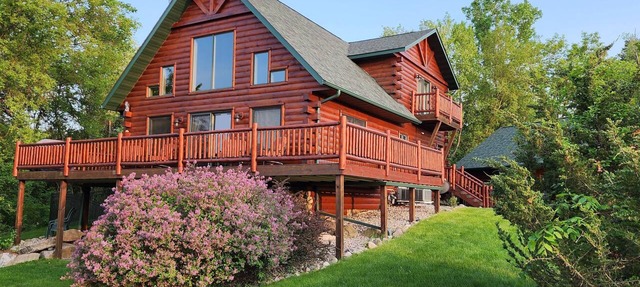 Devil’s Lake 5BR Cabin w/Fireplaces,King beds,Skiing* Near Water parks in Dells in Baraboo