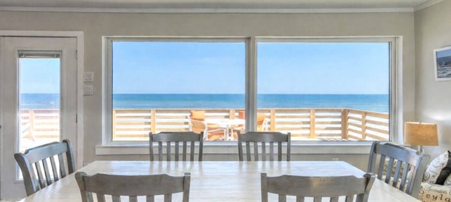 Direct Oceanfront Vilano Beach, Luxury Renovated Home, Sunrise Deck, Sleeps 7 in St. Augustine