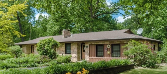Dog-Friendly Nature Escape with Hot Tub & Fire Pit in Pullman