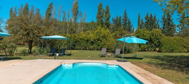 Domaine plan des Devens 4* T3 gite in Roussillon with shared pool. in Roussillon