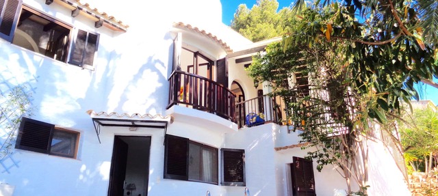 Dreamy chalet under palm trees, sea view, private pool, near bay in Capdepera