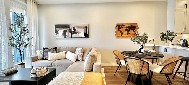 Dreamy Panoramic Lakeview - New 1BR + Den: Hotsprings Nest in Harrison Hot Springs