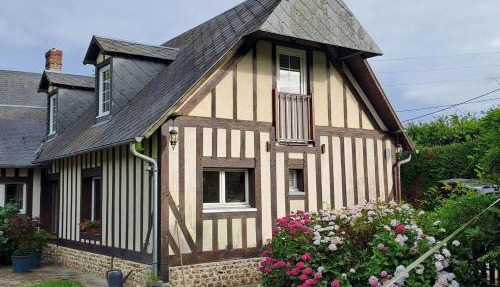 Duplex dans maison normande avec accès au jardin in Bernay