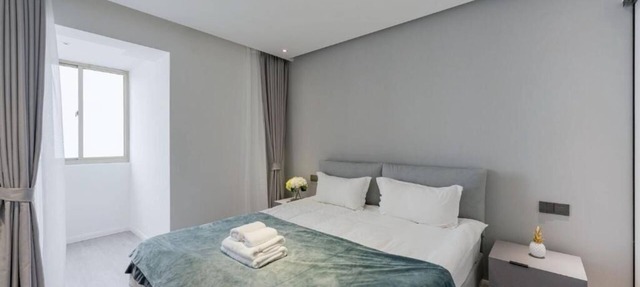 Easternhub- Modern Light Luxurious Three-bedroom Apartment Lazy Afternoon in Changning