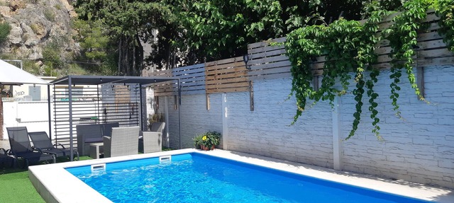 Edard's Great House - Paradise 300m from the sea. Spacious game room. in Casteldefels