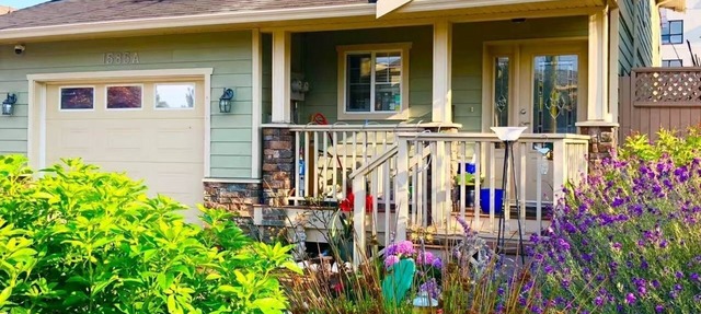 Enjoyable 2-bedroom house in lovely Saanich Core neighborhood in Saanich Core