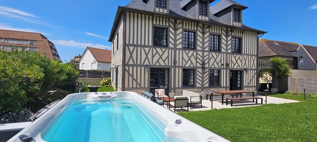 Exceptional villa, 5 bedrooms, 20m from the beach, spa. in Benerville-sur-Mer