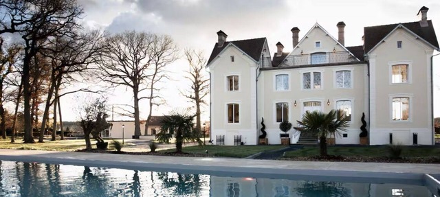 Exceptional residence 1h15 from Paris, with padel court, swimming pool, 15 pers. in Courteilles