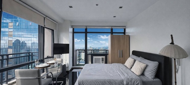 Executive Studio w/Sunset View - Makati CBD in Makati