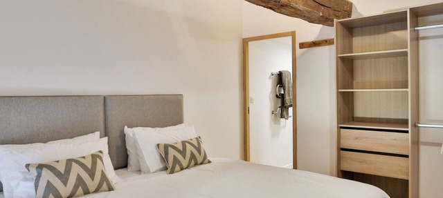 Experience luxury and tranquility at our exquisite gîtes,10 minutes from Cognac. in ST. Sulpice de Cognac