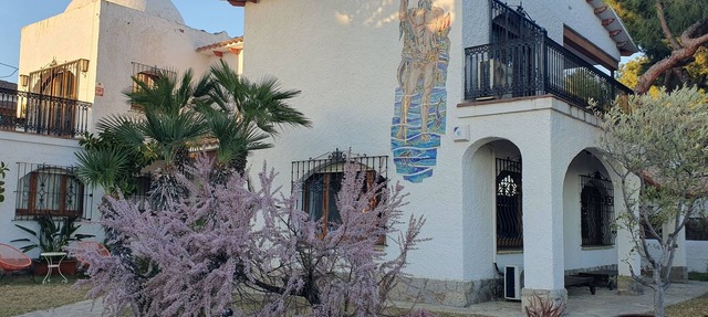 FABULOUS BEACHFRONT VILLA VERY CLOSE TO BARCELONA in COMA RUGA