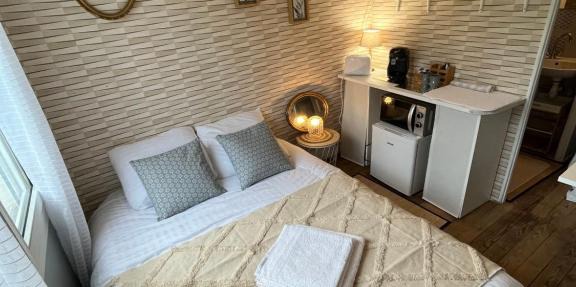 Face au château , chambre hyper centre in Caen