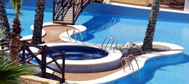 Fantastic sea views, wifi, 2 swimming pools, parking in Playa Honda