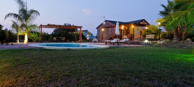 FINCA LOS SUEÑOS. BEAUTIFUL WOODEN HOUSE in alhaurin el grande