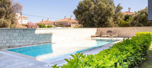 Flat with Shared Pool Close to the Beach in Cesme in Çeşme