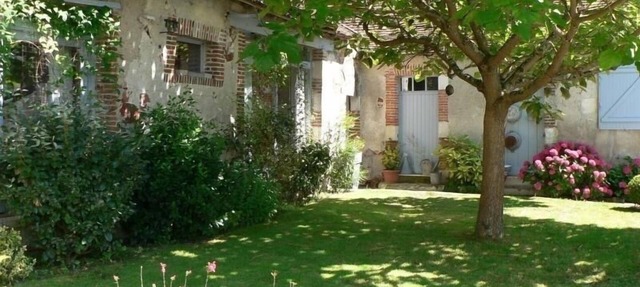 Charming 17th-18th Century Cottage in Berry, Private Garden, Near Brenne Park, Sleeps 6 in Communauté de communes Brenne - Val de C